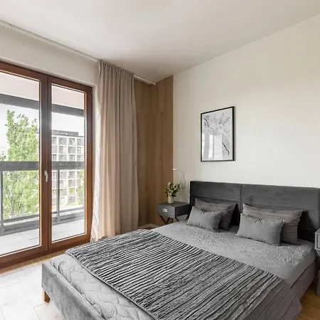 Cozy Family With Balcony Near Zlote Tarasy 华沙