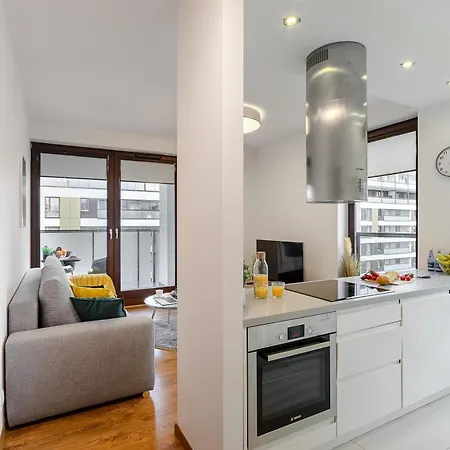 Cozy Family With Balcony Near Zlote Tarasy 아파트