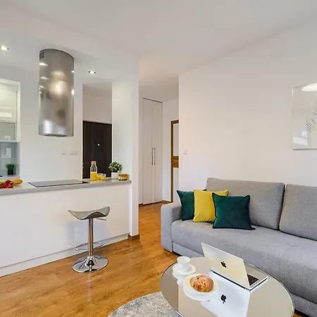 Cozy Family With Balcony Near Zlote Tarasy *