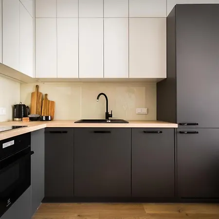 Cozy Family With Balcony Near Zlote Tarasy Lägenhet Warszawa