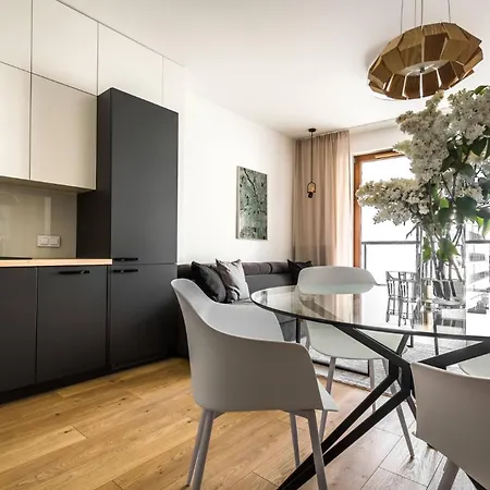 Cozy Family With Balcony Near Zlote Tarasy Warszawa