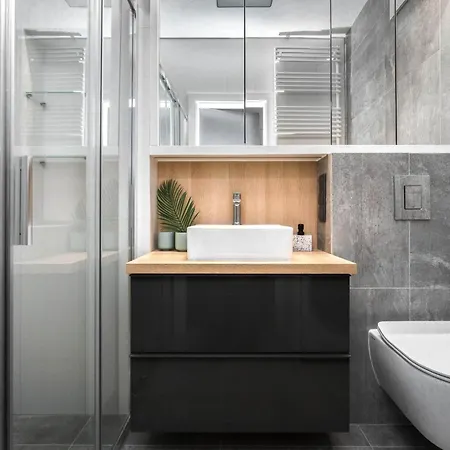 Cozy Family With Balcony Near Zlote Tarasy 아파트