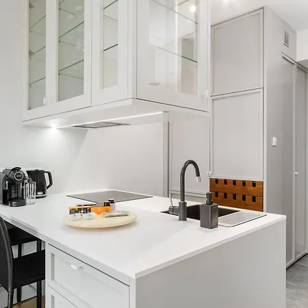 Cozy Family With Balcony Near Zlote Tarasy Lägenhet *