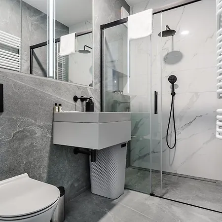 Cozy Family With Balcony Near Zlote Tarasy