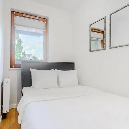 Apartment Cozy Family With Balcony Near Zlote Tarasy