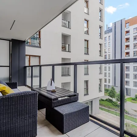 Cozy Family With Balcony Near Zlote Tarasy