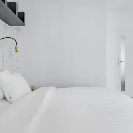 Apartment Cozy Family With Balcony Near Zlote Tarasy