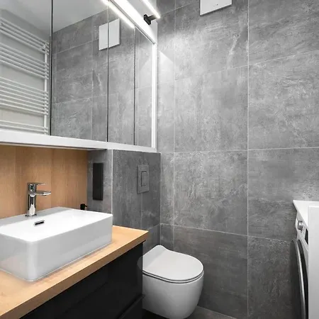 Apartment Cozy Family With Balcony Near Zlote Tarasy
