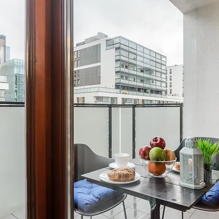 아파트 Cozy Family With Balcony Near Zlote Tarasy