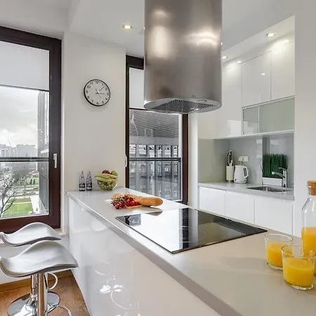 Cozy Family With Balcony Near Zlote Tarasy Apartment Warsaw