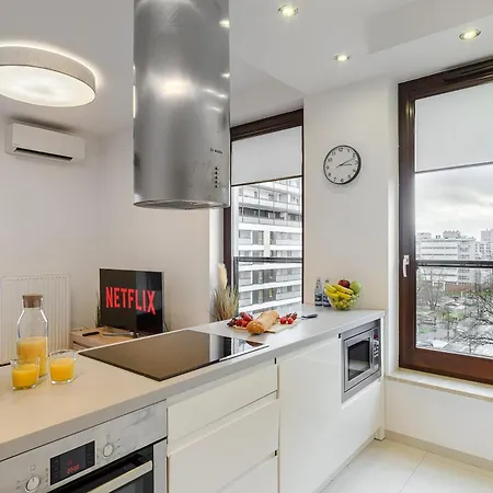 Apartment Cozy Family With Balcony Near Zlote Tarasy Warsaw