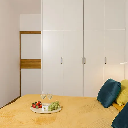 Cozy Family With Balcony Near Zlote Tarasy *