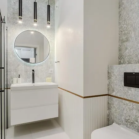 아파트 Cozy Family With Balcony Near Zlote Tarasy