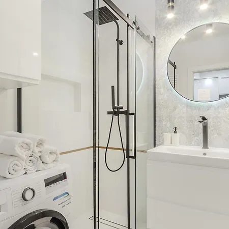 Cozy Family With Balcony Near Zlote Tarasy Warszawa