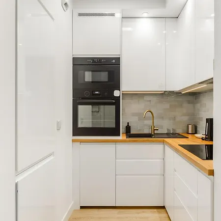 Cozy Family With Balcony Near Zlote Tarasy Warszawa