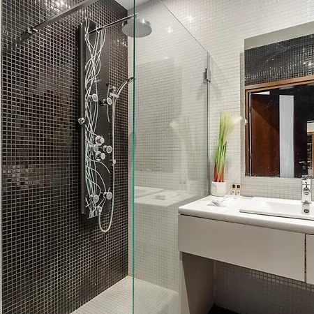 Cozy Family With Balcony Near Zlote Tarasy 아파트 *