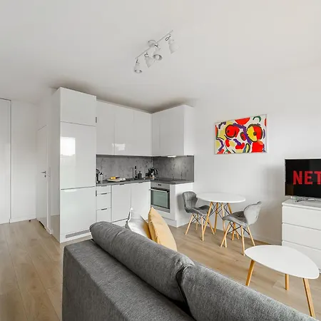 Cozy Family With Balcony Near Zlote Tarasy * Warszawa