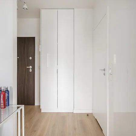 Apartment Cozy Family With Balcony Near Zlote Tarasy