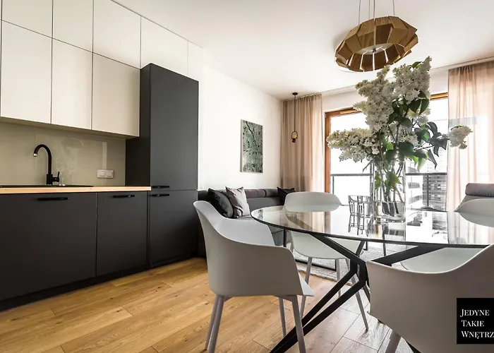 Cozy Family With Balcony Near Zlote Tarasy Varsó