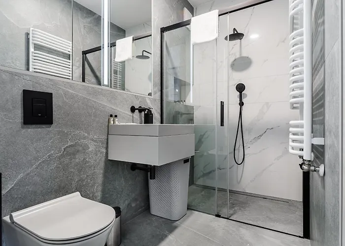 Cozy Family With Balcony Near Zlote Tarasy