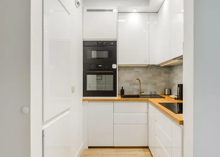 Cozy Family With Balcony Near Zlote Tarasy Varsó