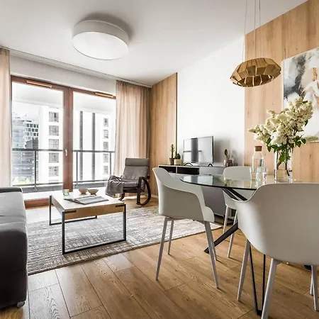 Apartamento Cozy Family With Balcony Near Zlote Tarasy