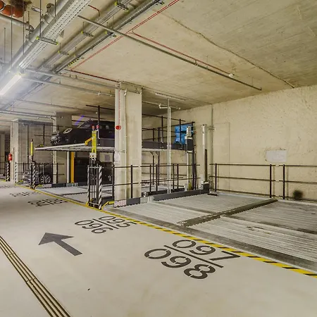 Apartamento Cozy Family With Balcony Near Zlote Tarasy Varsovia