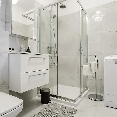 Apartamento Cozy Family With Balcony Near Zlote Tarasy *