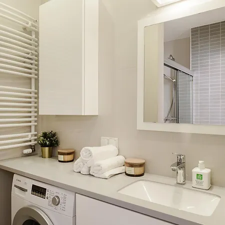 Cozy Family With Balcony Near Zlote Tarasy *