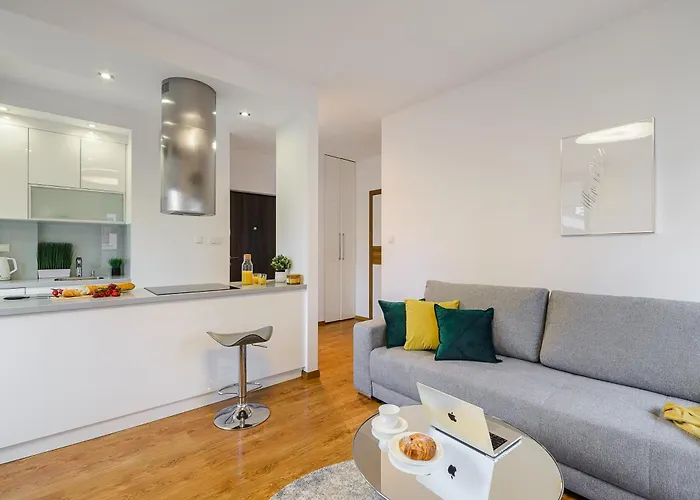 Cozy Family With Balcony Near Zlote Tarasy *