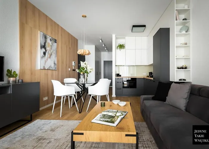 شقة Cozy Family With Balcony Near Zlote Tarasy وارسو