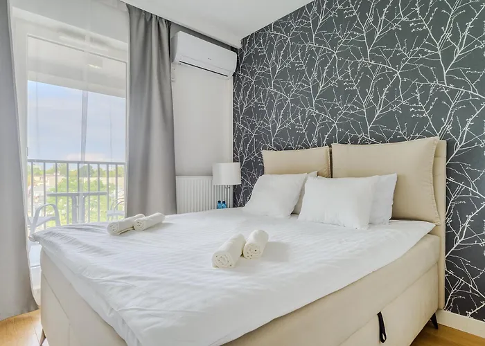 شقة Cozy Family With Balcony Near Zlote Tarasy وارسو