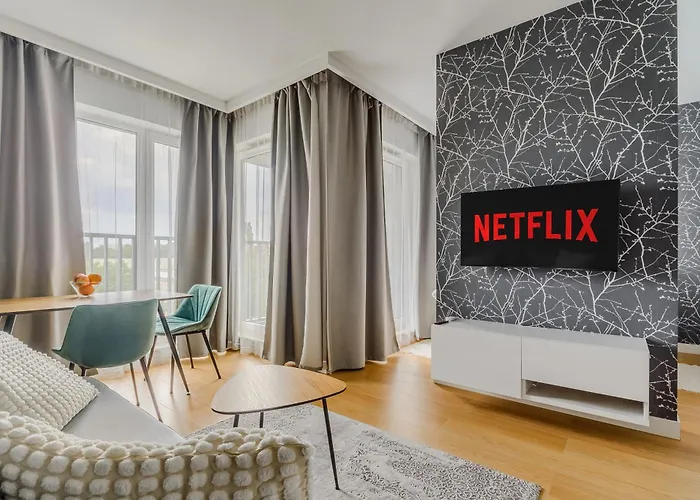 شقة Cozy Family With Balcony Near Zlote Tarasy *