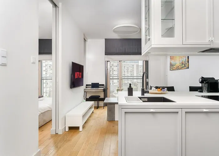 شقة Cozy Family With Balcony Near Zlote Tarasy