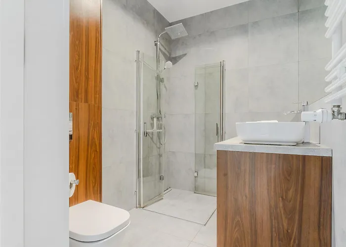 Cozy Family With Balcony Near Zlote Tarasy شقة وارسو