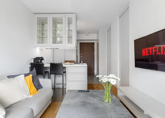 شقة Cozy Family With Balcony Near Zlote Tarasy وارسو