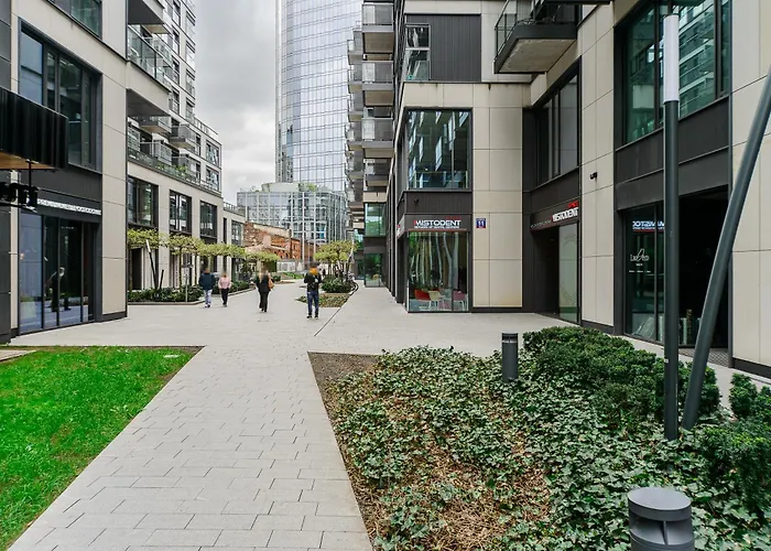 Cozy Family With Balcony Near Zlote Tarasy وارسو