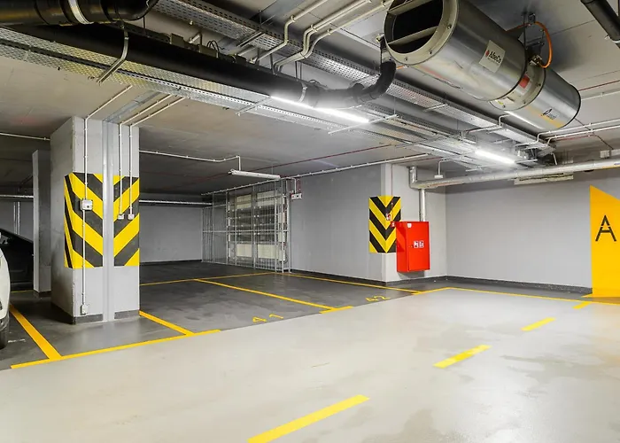 شقة Cozy Family With Balcony Near Zlote Tarasy وارسو