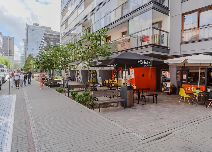 شقة Cozy Family With Balcony Near Zlote Tarasy *