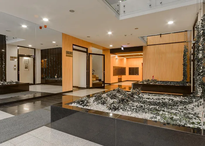 Cozy Family With Balcony Near Zlote Tarasy * وارسو