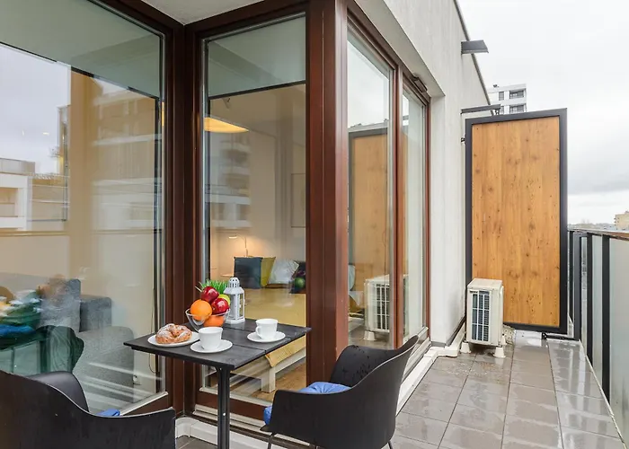 شقة Cozy Family With Balcony Near Zlote Tarasy وارسو