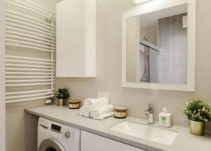 Cozy Family With Balcony Near Zlote Tarasy *