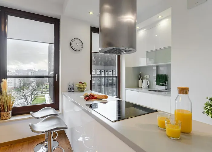 Cozy Family With Balcony Near Zlote Tarasy شقة وارسو