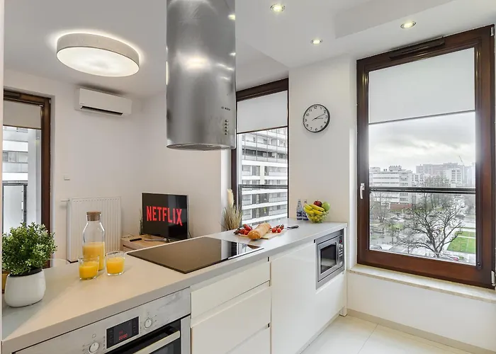 شقة Cozy Family With Balcony Near Zlote Tarasy وارسو