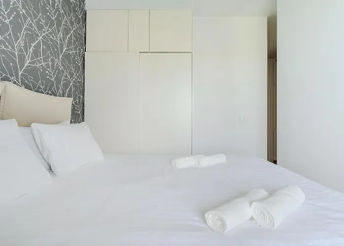 Cozy Family With Balcony Near Zlote Tarasy * وارسو