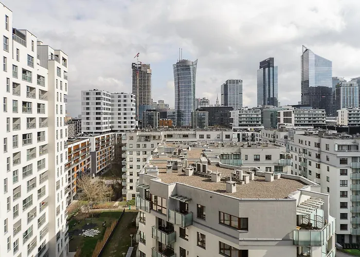 Cozy Family With Balcony Near Zlote Tarasy وارسو