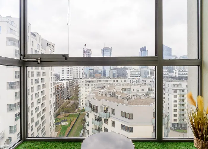Cozy Family With Balcony Near Zlote Tarasy * وارسو