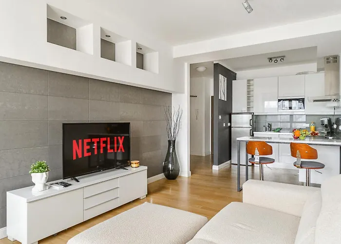 Cozy Family With Balcony Near Zlote Tarasy