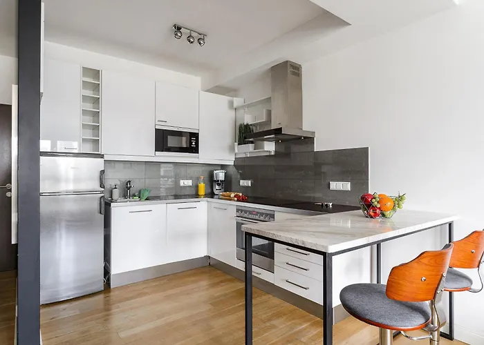 Cozy Family With Balcony Near Zlote Tarasy شقة