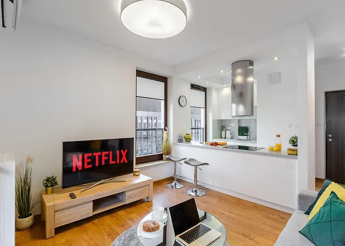 شقة Cozy Family With Balcony Near Zlote Tarasy *